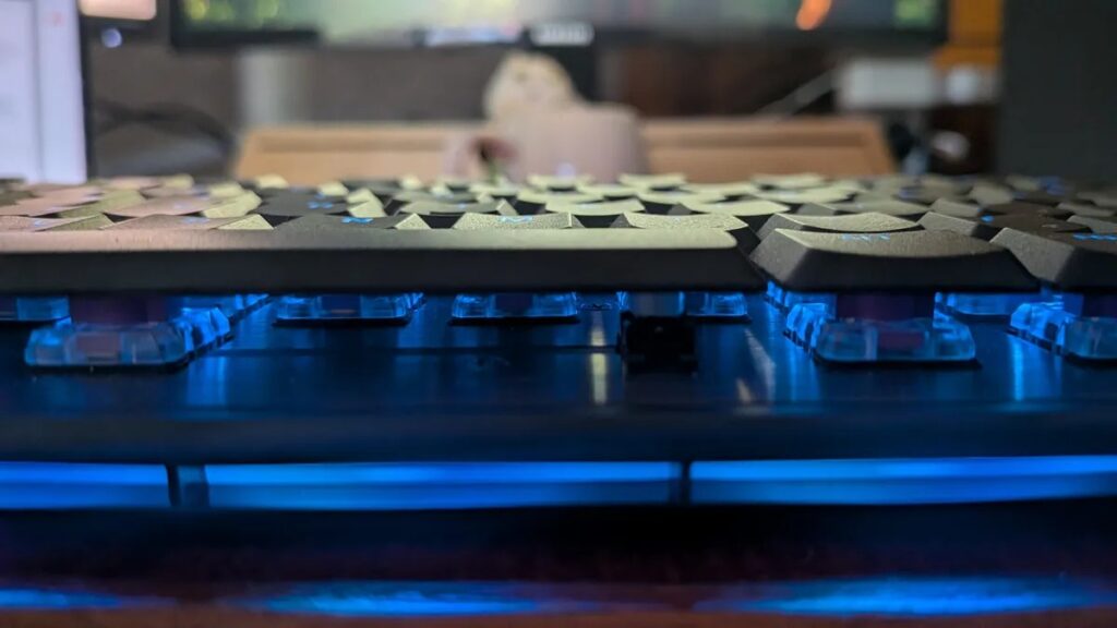 Đánh giá Turtle Beach Command Series KB7 TKL: Đỉnh cao bàn phím có màn hình 4 Trải nghiệm gõ thực tế và các nút điều khiển vật lý bổ sung