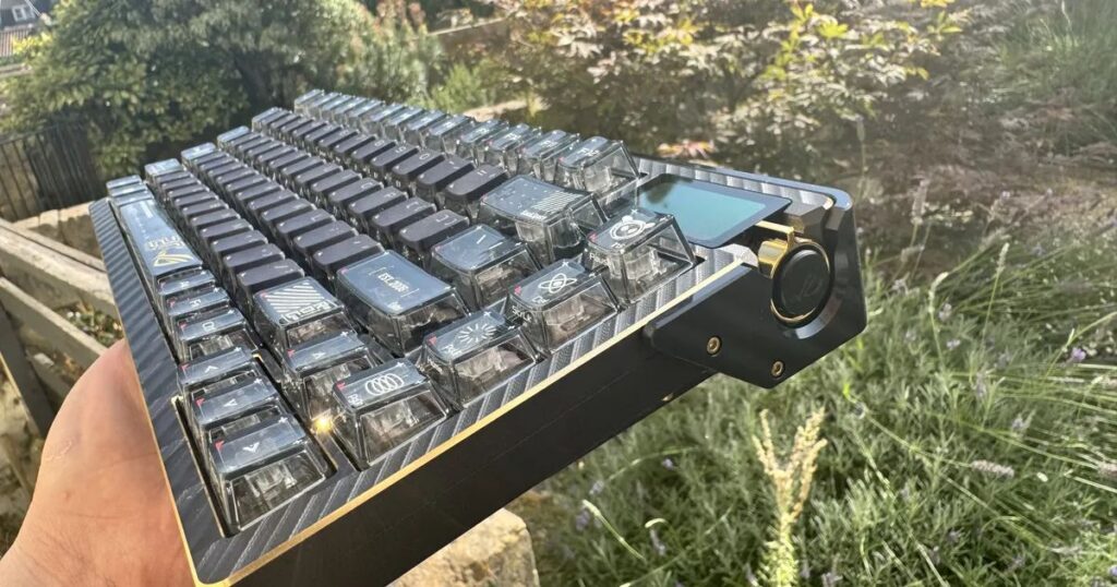 Đánh giá bàn phím ASUS ROG Azoth Extreme Edition 20: Tượng đài xa xỉ kỉ niệm 20 năm ROG 3 Điểm trừ đáng tiếc: Mức giá và sự cố phần mềm